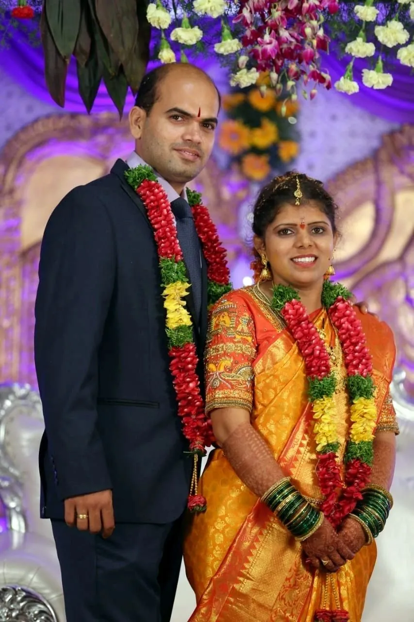 Tamil Brahmin and Kannada Brahmin matrimony success couple — for Smartha Brahmin, Madhwa Brahmin, Sri Vaishnava Brahmin, Iyengar Brahmin and Iyer Brahmin families from Coimbatore Tamil Nadu