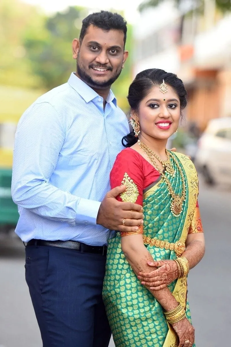 Hindi Brahmin and Marathi Brahmin matrimony success couple — for Smartha Brahmin, Madhwa Brahmin, Sri Vaishnava Brahmin, Iyengar Brahmin and Iyer Brahmin families from Mumbai Maharashtra